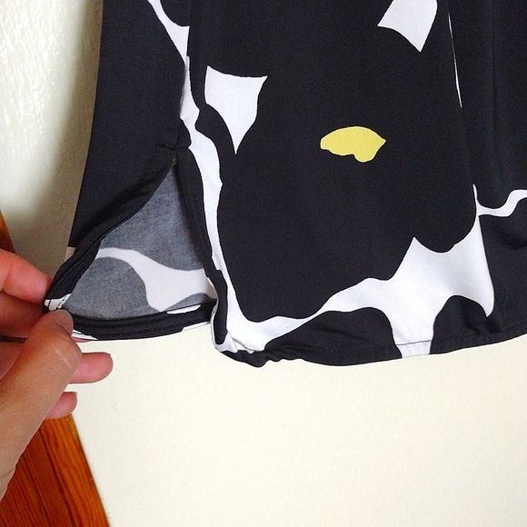 Worthington Abstract Patterned Sleeveless Blouse - Picture 5 of 8